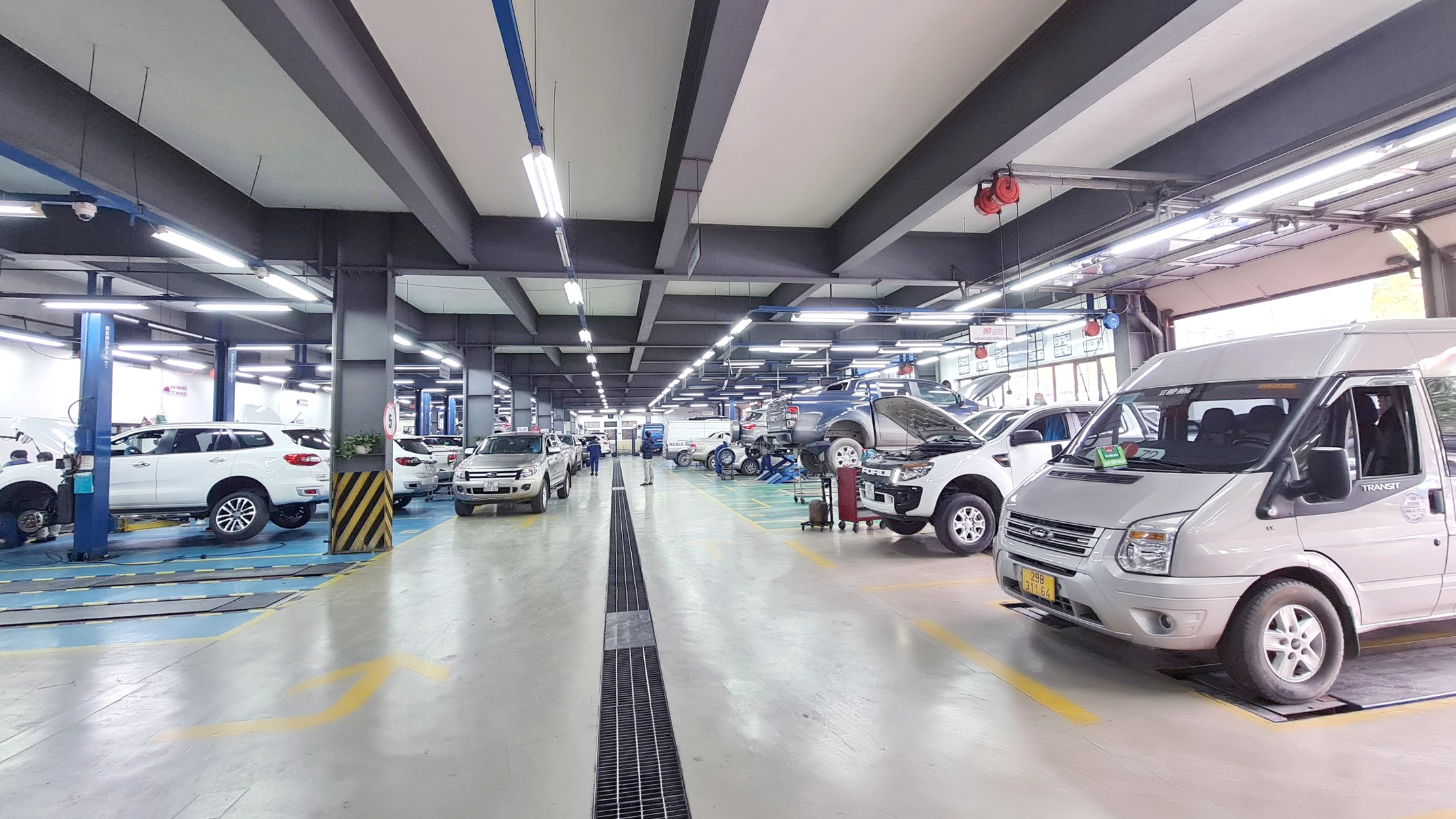 Chăm Sóc và Bảo Dưỡng Xe Ford