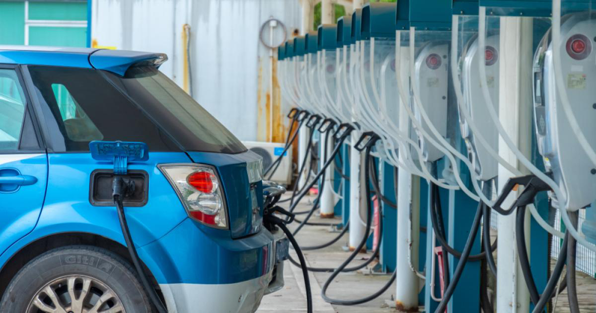 so sánh ô tô xăng dầu và ô tô điện - Nên chọn ô tô điện hay xăng dầu