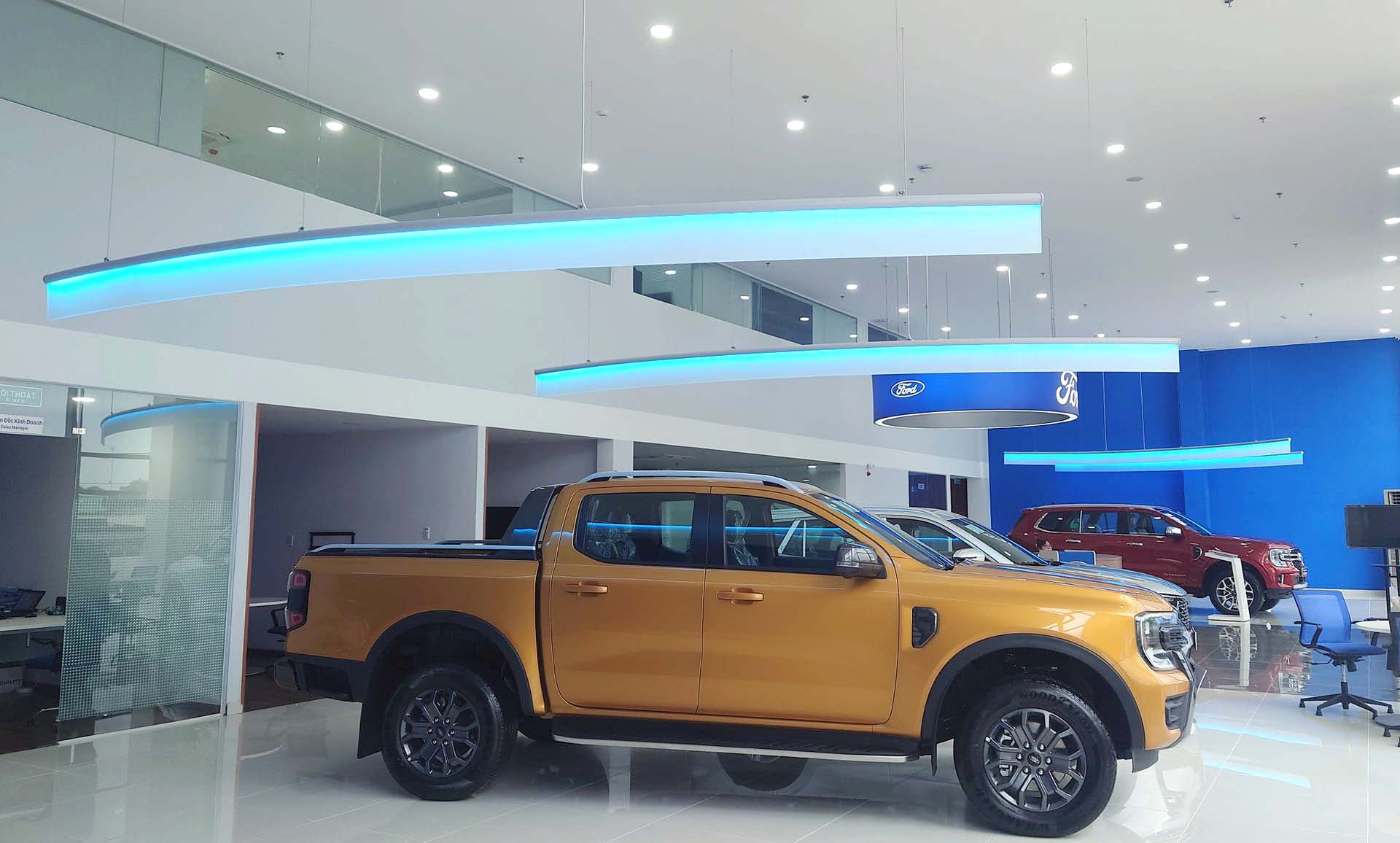 showroom của ford - Dĩ An Ford